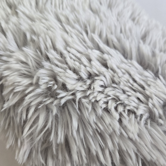 Ugg crescent moon shaped pillow nursing pillow cozy plush grey - Picture 3 of 5